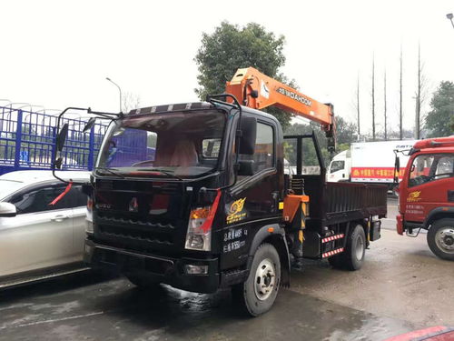 蓝牌重汽豪沃随车吊报价解析 4吨随车吊市场行情与选购指南