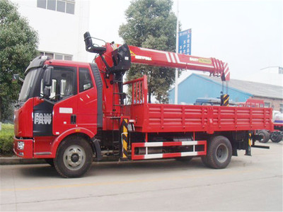 解放三一6.3吨随车吊 高效灵活的物流装卸利器