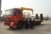 东风天龙平板带随车吊 多能一体，助力高效物流与工程建设